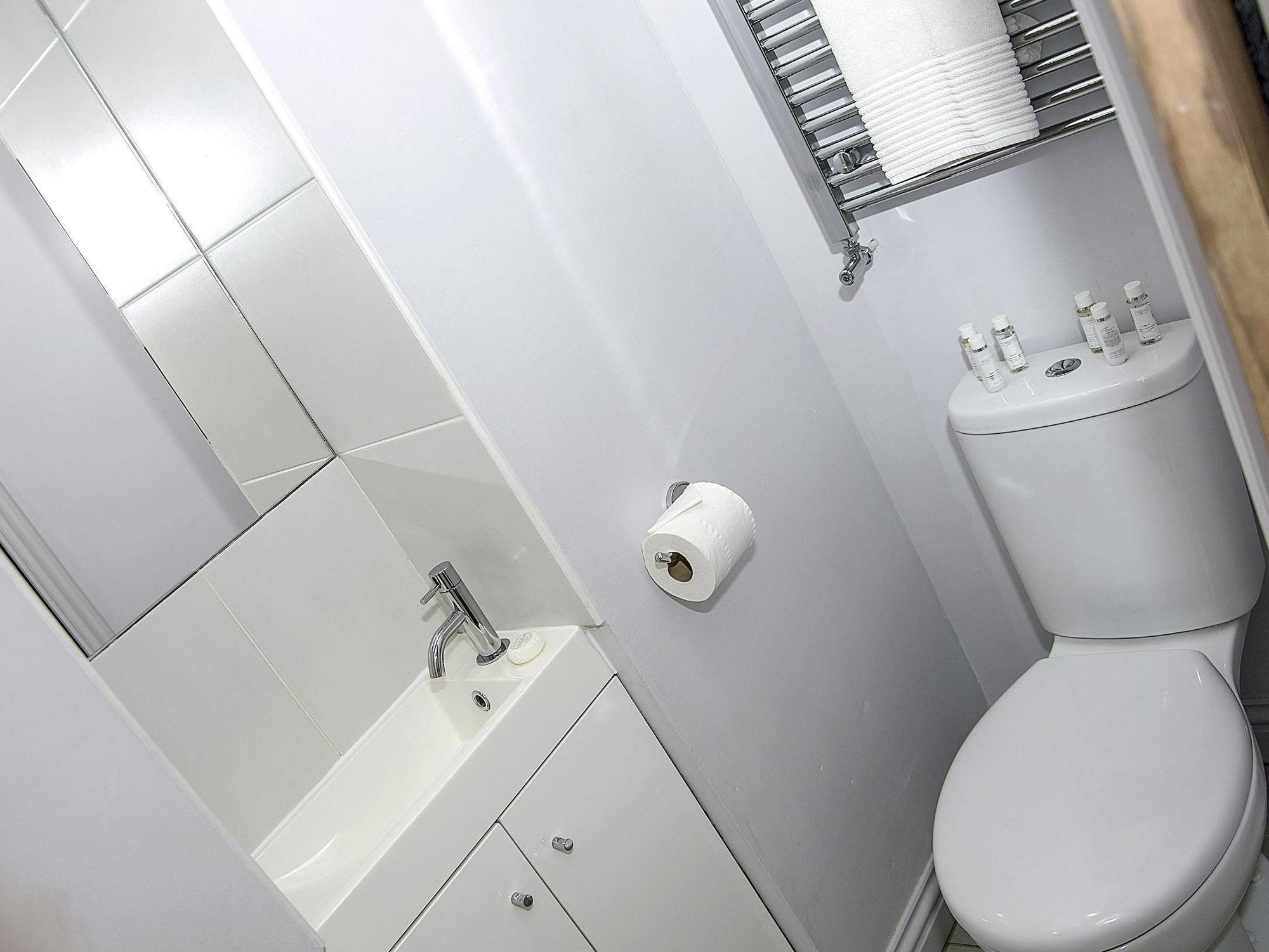 Base Serviced Apartments - City Road Честър Екстериор снимка