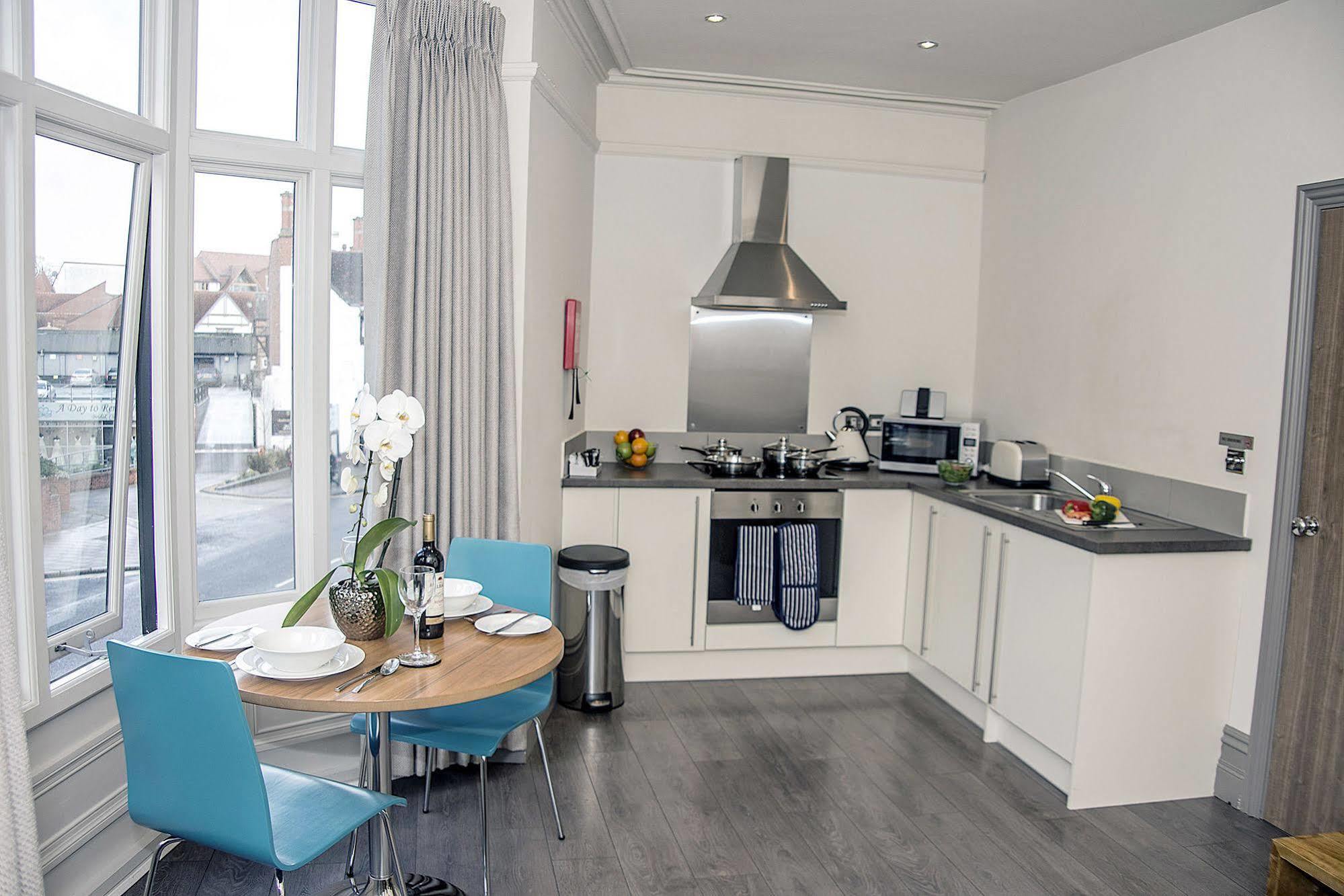 Base Serviced Apartments - City Road Честър Екстериор снимка