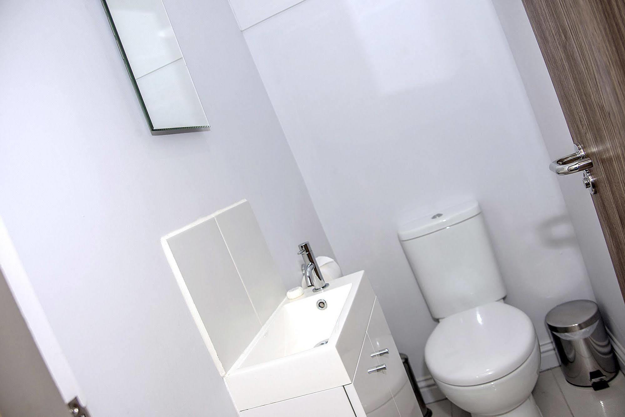 Base Serviced Apartments - City Road Честър Екстериор снимка