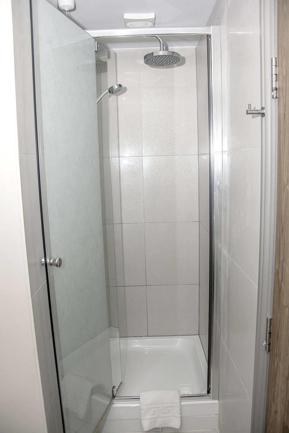 Base Serviced Apartments - City Road Честър Екстериор снимка