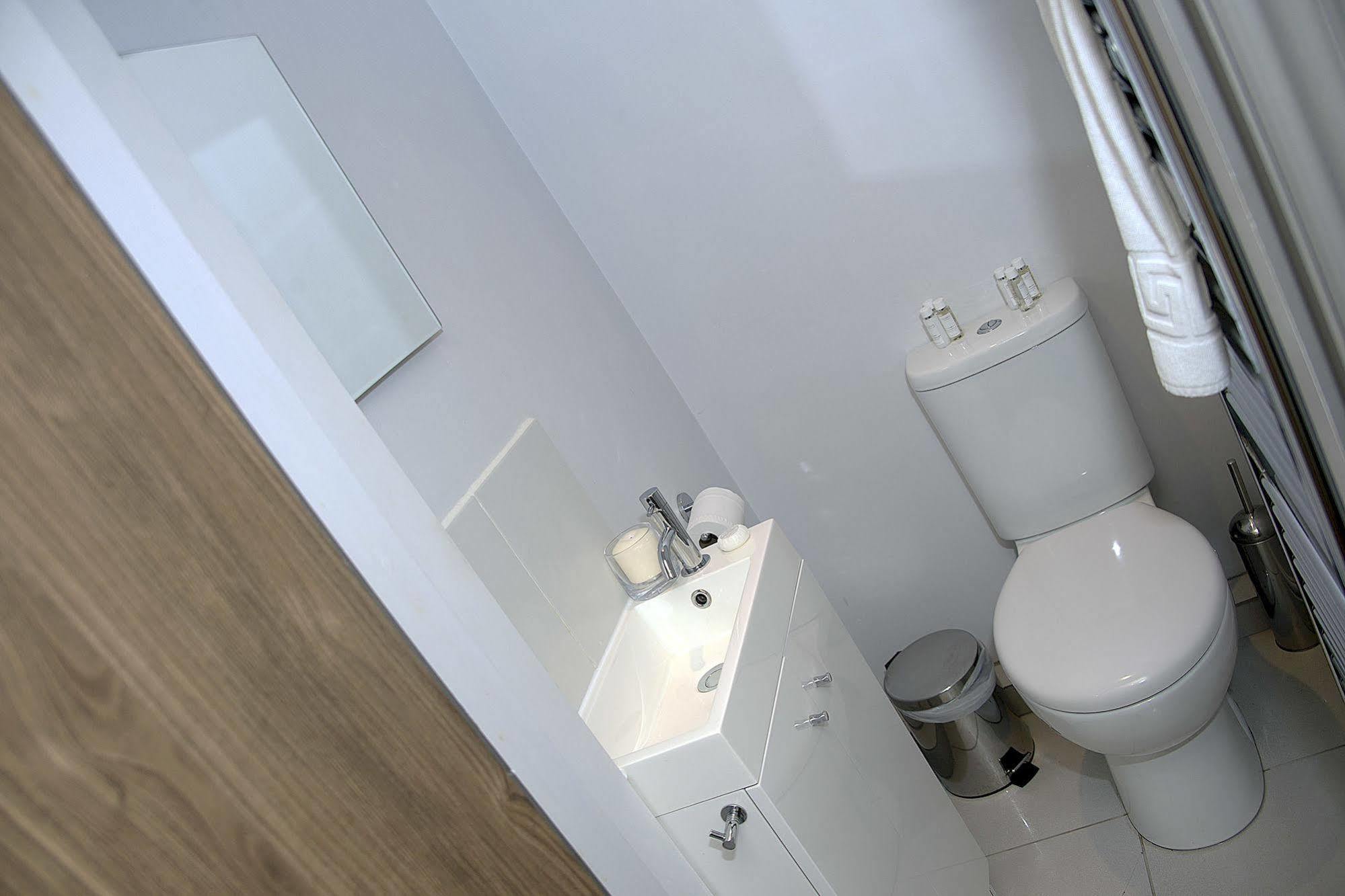 Base Serviced Apartments - City Road Честър Екстериор снимка