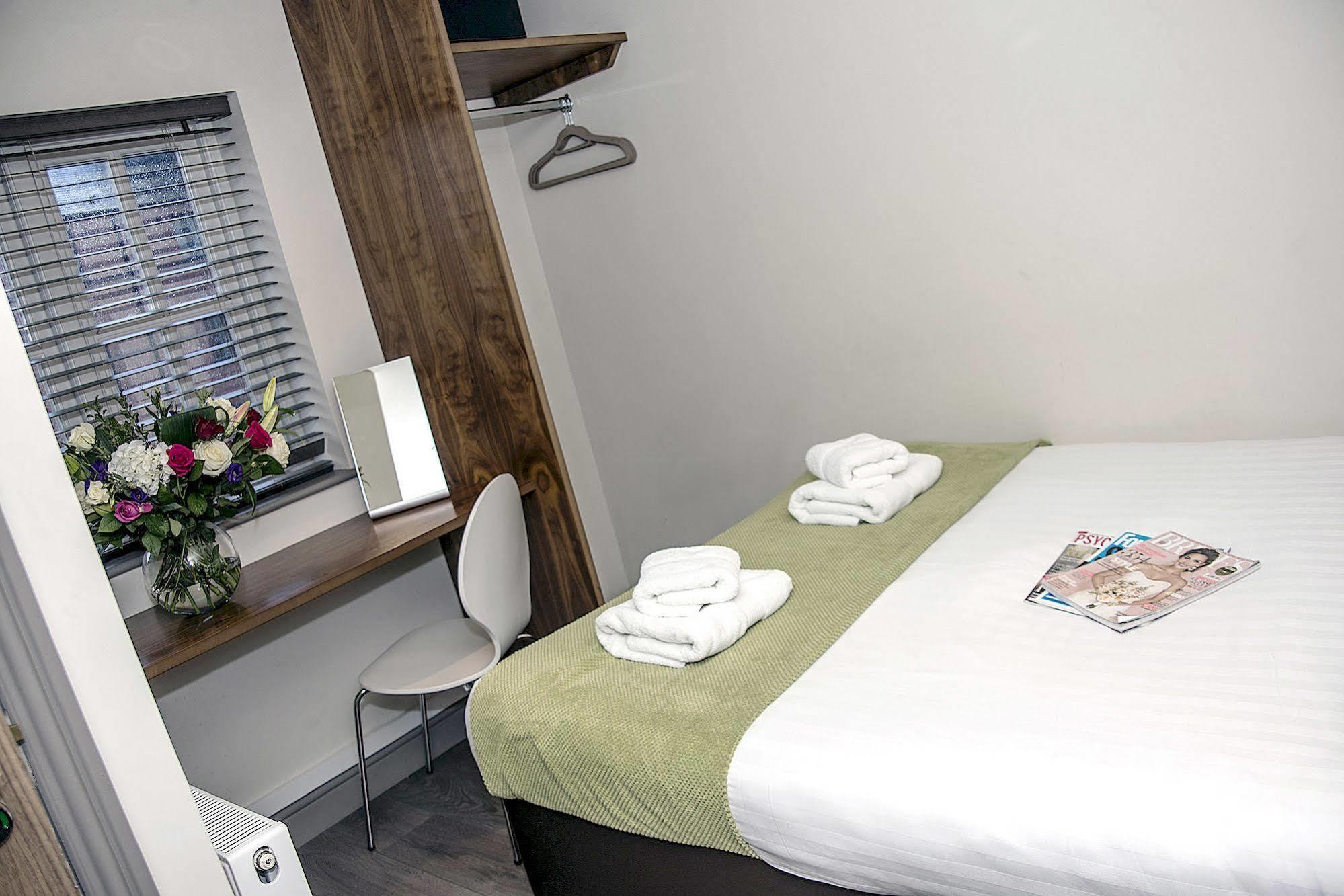 Base Serviced Apartments - City Road Честър Екстериор снимка