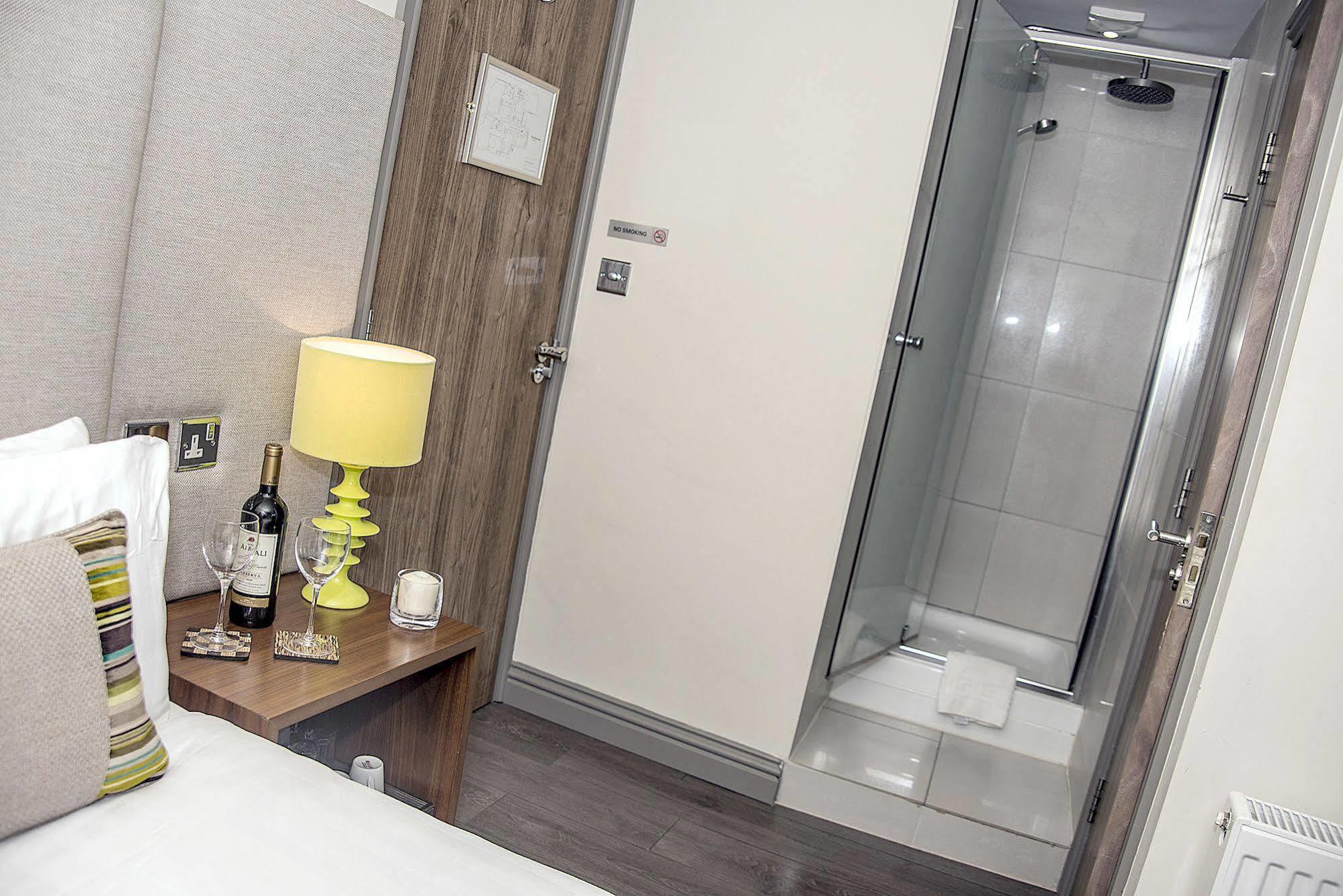 Base Serviced Apartments - City Road Честър Екстериор снимка