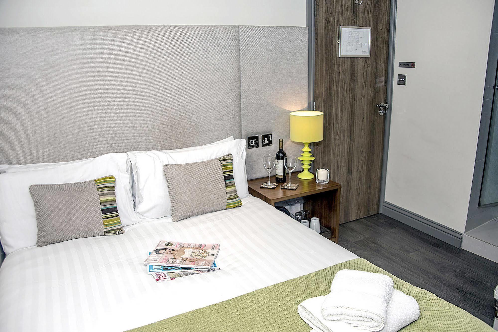 Base Serviced Apartments - City Road Честър Екстериор снимка
