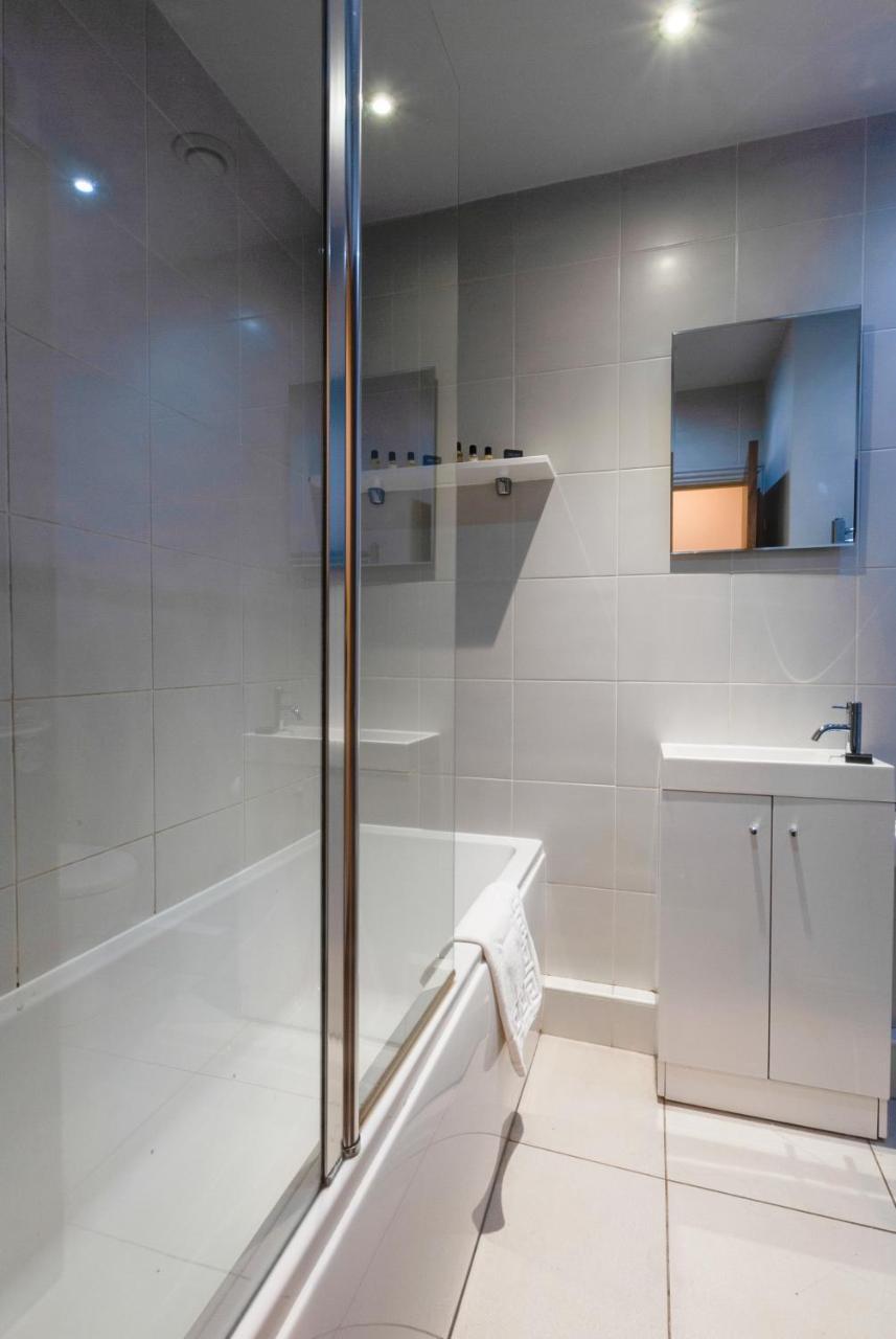 Base Serviced Apartments - City Road Честър Екстериор снимка